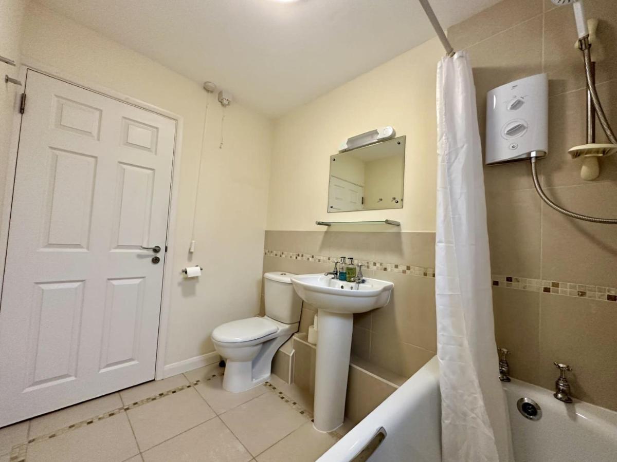 Apartment Super Next To Village Sleeps 4 Bicester