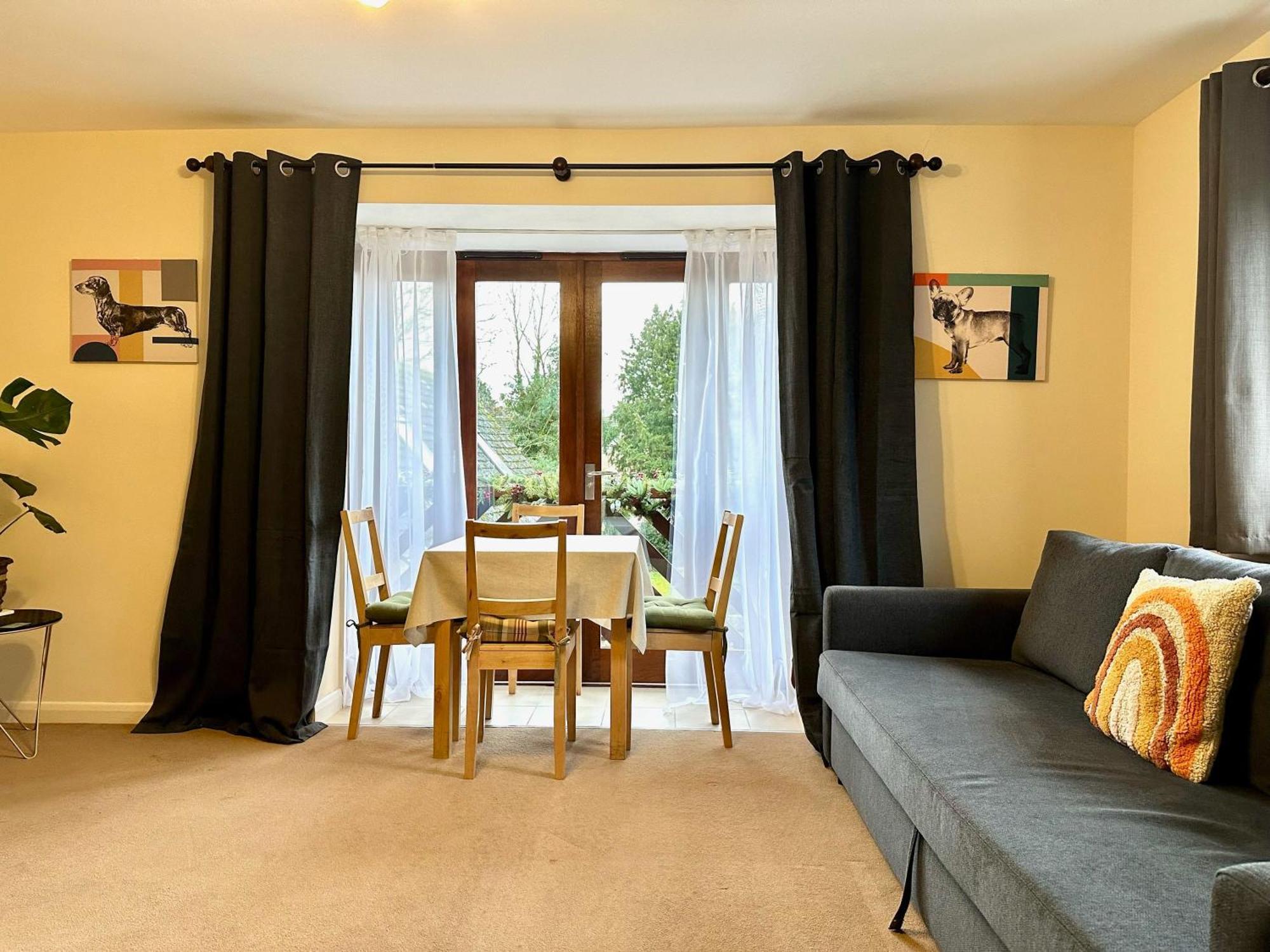 Super Next To Village Sleeps 4 Bicester